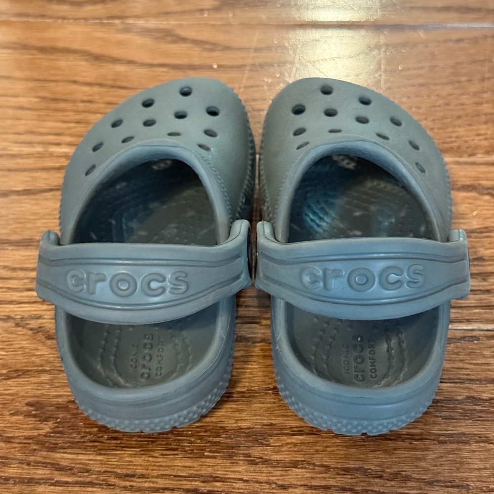 CROCS size 5 Child (Color:Grey) - Picture 4 of 5